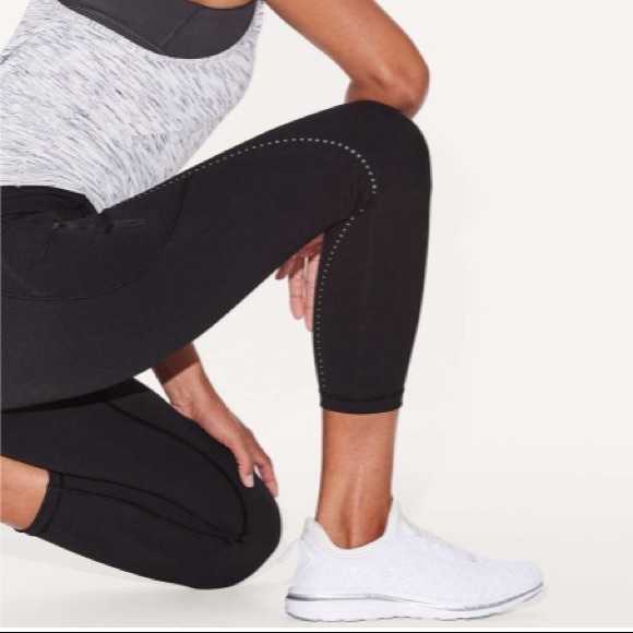 Lululemon Extra Mile Crop - Picture 9 of 11